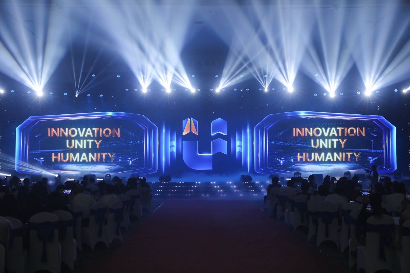 IUH chào đón 20/11 với nhiều dấu mốc nổi bật và ra mắt bộ nhận diện thương hiệu mới