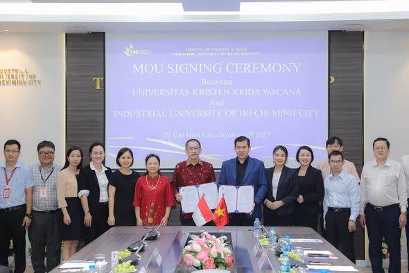  IUH KÝ KẾT THỎA THUẬN HỢP TÁC VỚI TRƯỜNG ĐẠI HỌC UNIVERSITAS KRISTEN KRIDA WACANA (UKRIDA) – INDONESIA