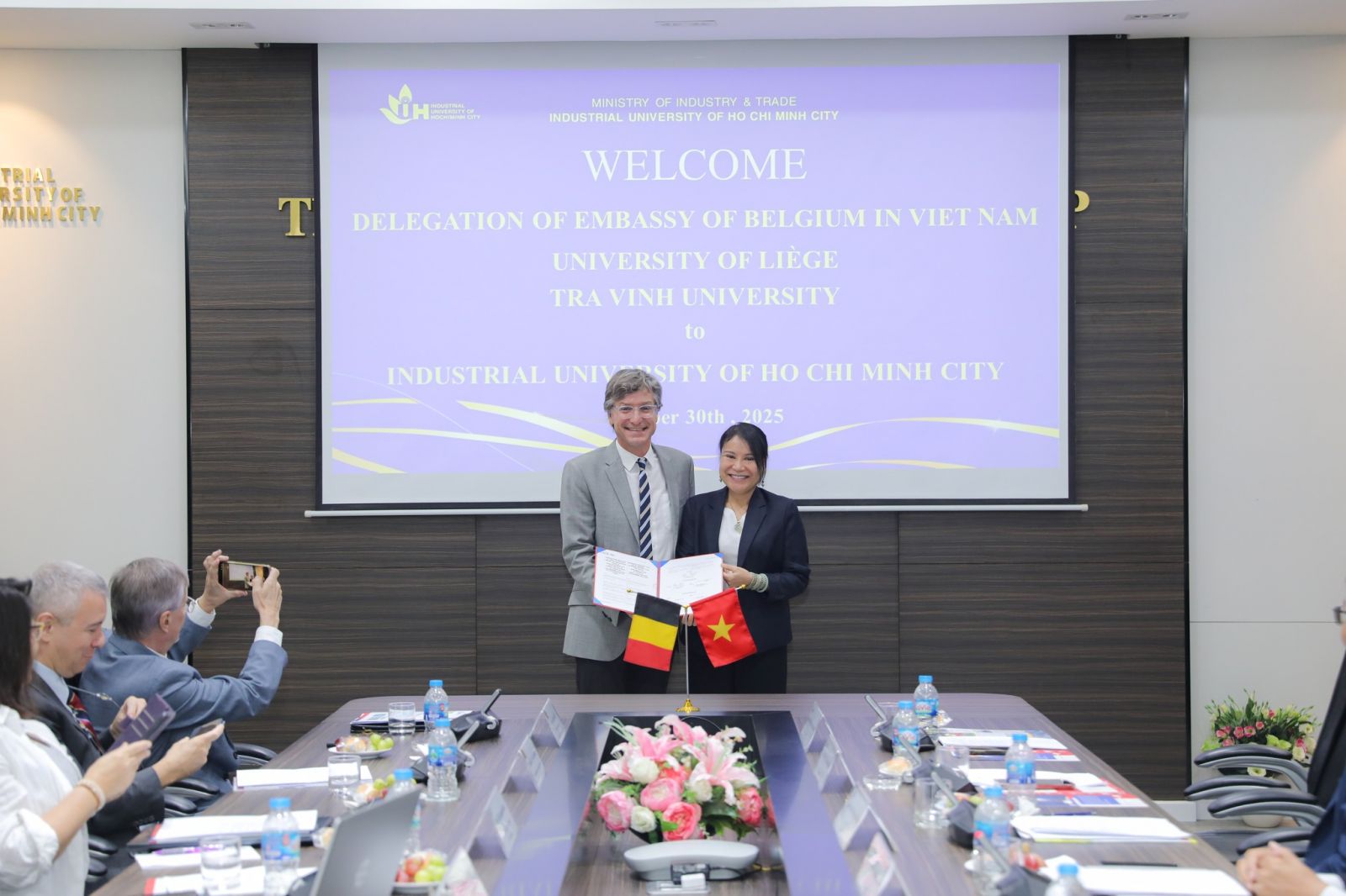 IUH TRAO ĐỔI HỢP TÁC VỚI ĐẠI HỌC LIÈGE (BỈ) VÀ ĐẠI HỌC TRÀ VINH