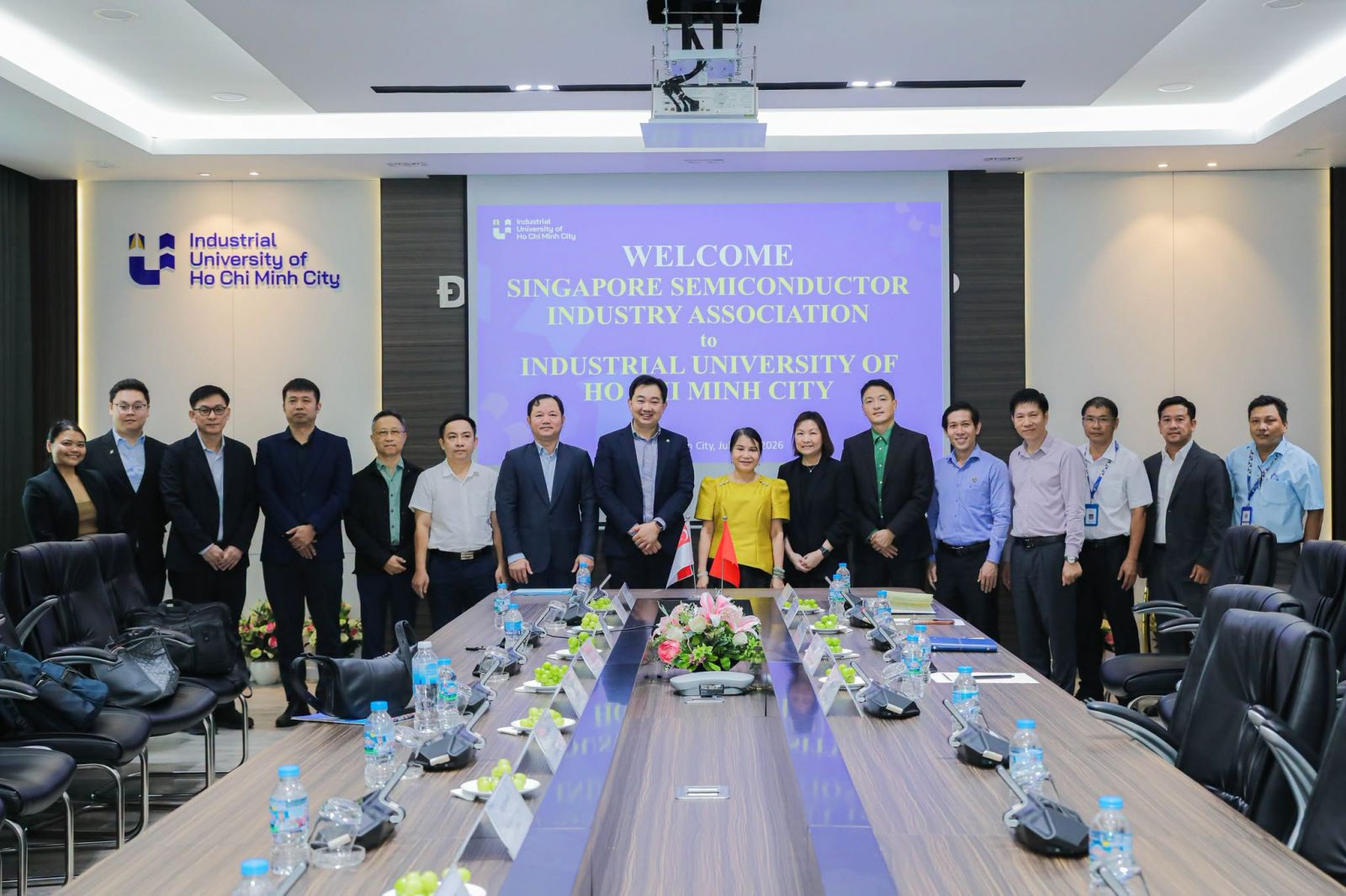 IUH THÚC ĐẨY HỢP TÁC ĐÀO TẠO NGUỒN NHÂN LỰC VI MẠCH – BÁN DẪN CÙNG HIỆP HỘI CÔNG NGHIỆP BÁN DẪN SINGAPORE