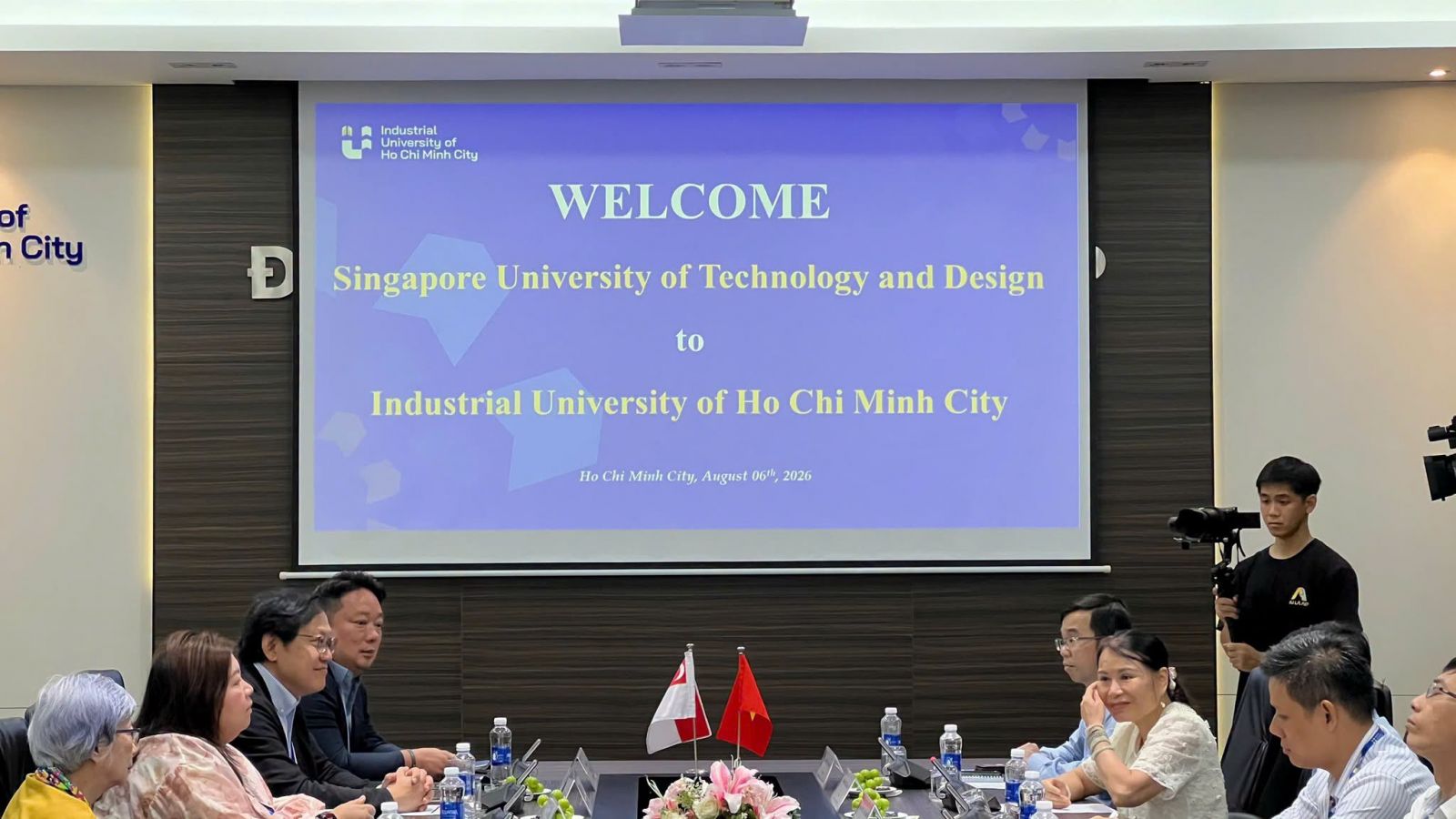 ĐOÀN ĐẠI BIỂU TRƯỜNG ĐẠI HỌC CÔNG NGHỆ VÀ THIẾT KẾ SINGAPORE (SUTD) THĂM VÀ LÀM VIỆC TẠI IUH – MỞ RỘNG HỢP TÁC NGHIÊN CỨU VÀ CƠ HỘI VIỆC LÀM CHO SINH VIÊN