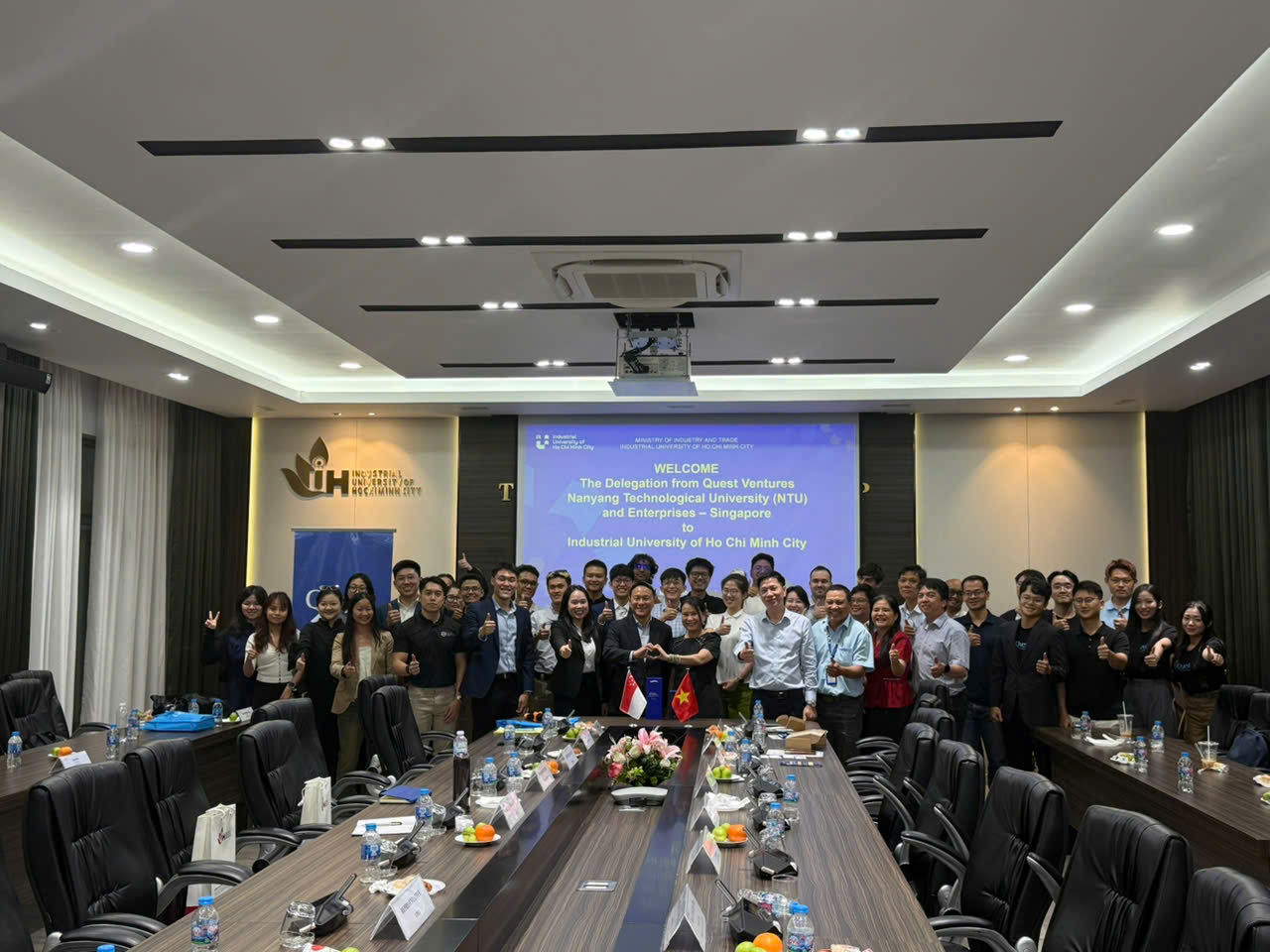 IUH THÚC ĐẨY HỢP TÁC QUỐC TẾ, KẾT NỐI HỆ SINH THÁI KHỞI NGHIỆP CÙNG ĐOÀN DOANH NGHIỆP SINGAPORE (QUEST VENTURES & NTU)