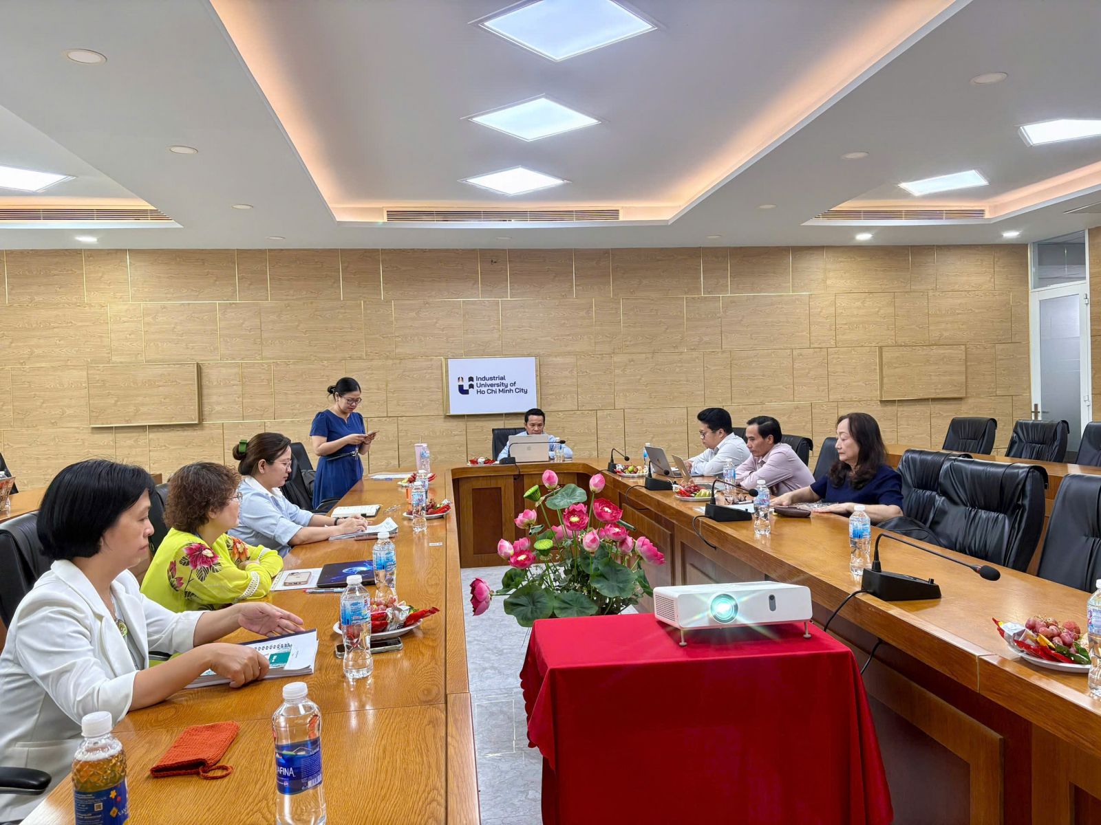 Thành viên Hội đồng phát biểu ý kiến