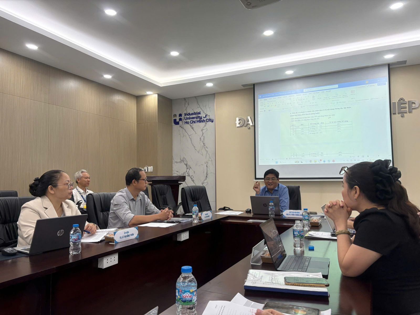 Toàn cảnh buổi họp thẩm định giáo trình