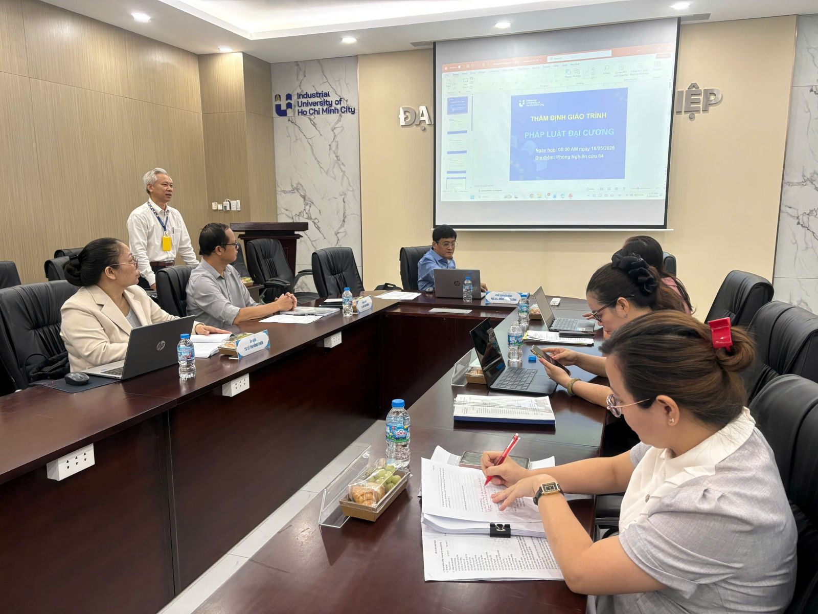 Chủ biên báo cáo nội dung giáo trình