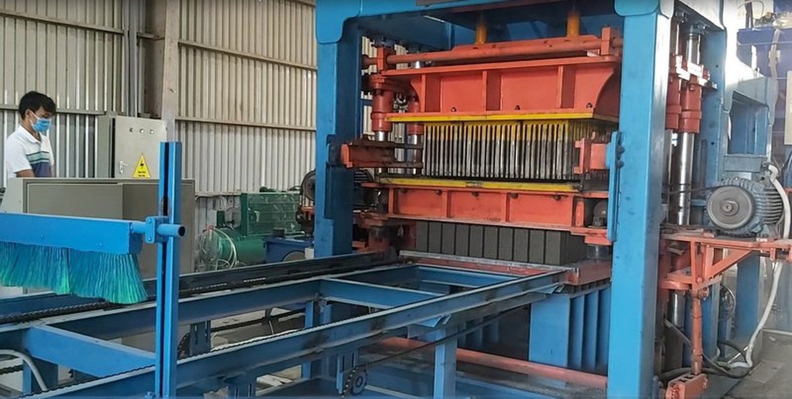 Máy ép tạo hình gạch không nung