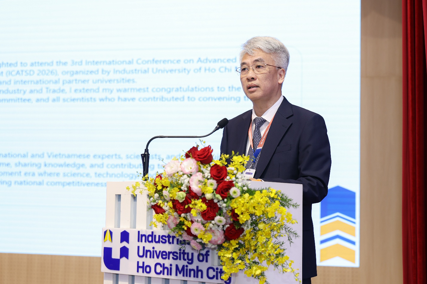 TS. Nguyễn Việt Tấn phát biểu